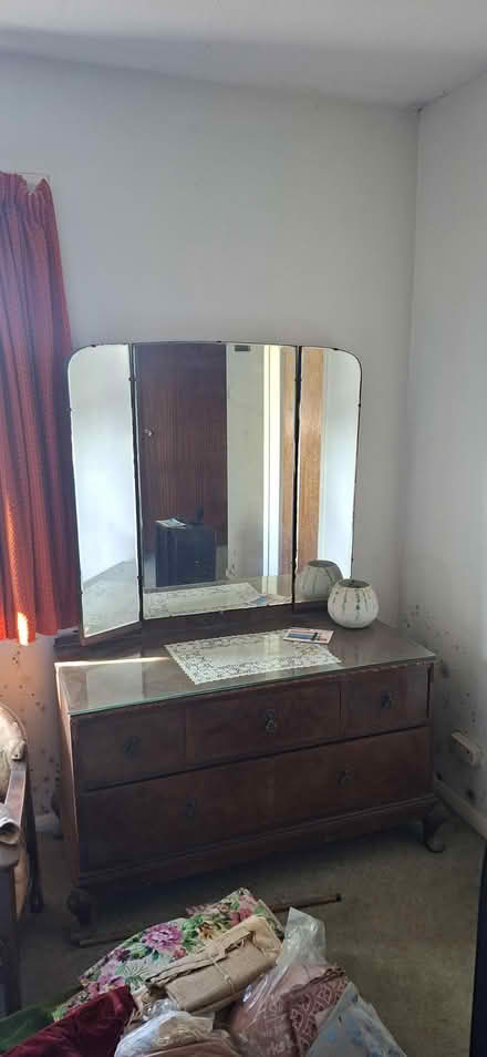 Photo of free vanity mirror desk #2 (Shere) #1
