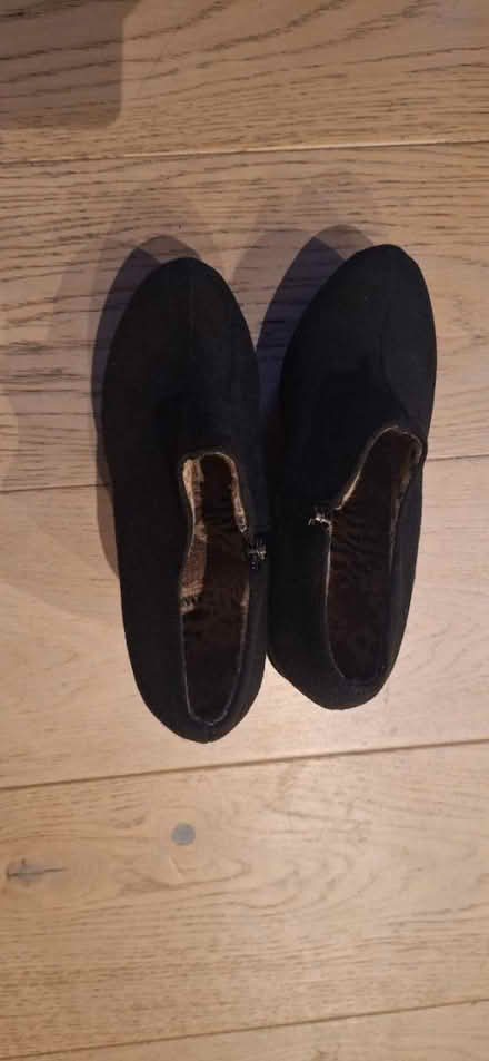 Photo of free Uk no 2 boots (TW8) #1
