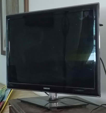 Photo of free Samsung 32 in tv and DVR player (Montclair) #1