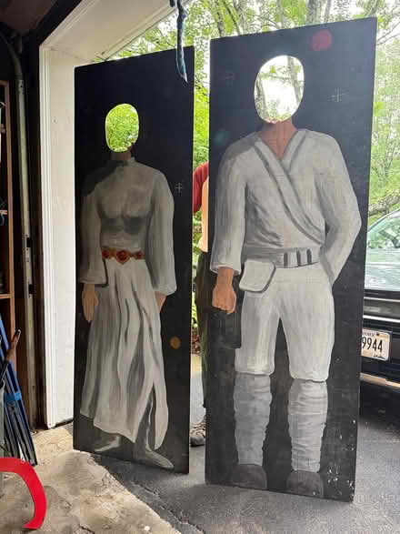 Photo of free Star Wars wooden painted bodies x2 (red hook 12571) #1