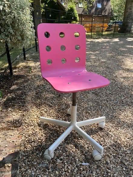 Photo of free Kids pink desk swivel chair (Binfield Heath RG9) #2