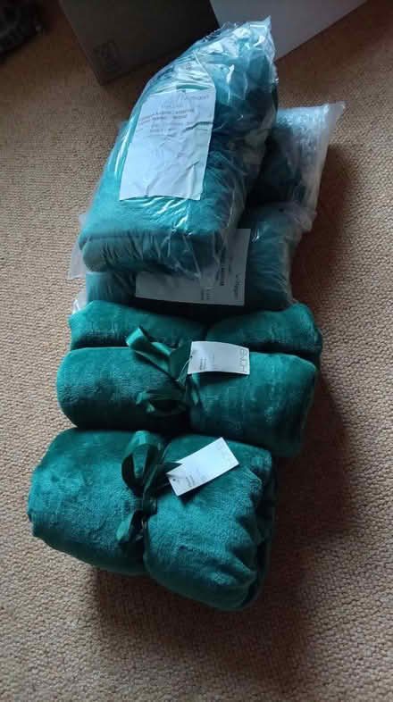 Photo of free x5 new Argos fleece throws (Cornholme, OL14) #1