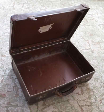 Photo of free vintage luggage case small (Addiscombe CR0) #4
