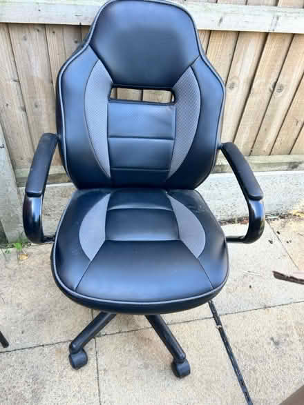 Photo of free Rowing machine and a gaming chair (Sandridge AL4) #2