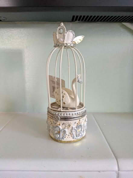 Photo of free Small ornament (Wickford SS12) #1