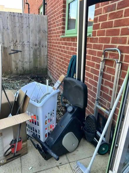 Photo of free Rowing machine and a gaming chair (Sandridge AL4) #1