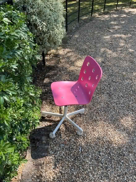 Photo of free Kids pink desk swivel chair (Binfield Heath RG9) #1