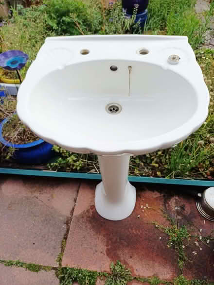 Photo of free Shell Sink and Pedestal (Ettingshall WV4) #2
