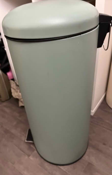 Photo of free Kitchen Pedal bin (TN38 west hill road) #2