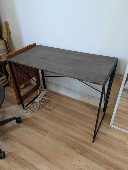 Photo of free desk (Peckham, SE15) #1