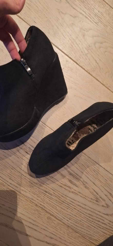 Photo of free Uk no 2 boots (TW8) #2