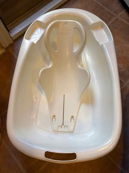 Photo of free Baby bathtub with removable insert (L5L 5P5) #1