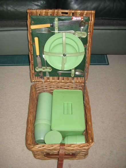 Photo of free picnic hamper (Witney OX28) #1