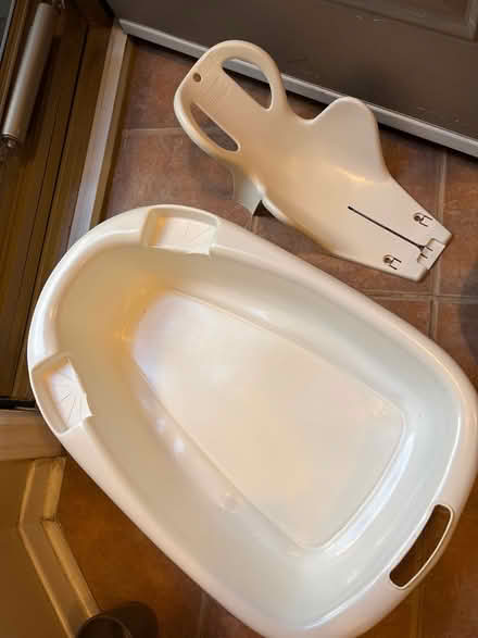 Photo of free Baby bathtub with removable insert (L5L 5P5) #3