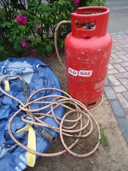 Photo of free FLO GAS 19 kg empty propane cylinder with torch & long (Willingdon BN20) #1
