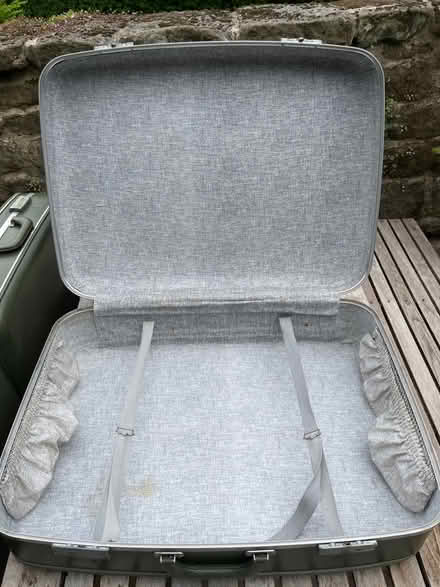 Photo of free Trio of Vintage Suitcases (Two Dales DE4) #4