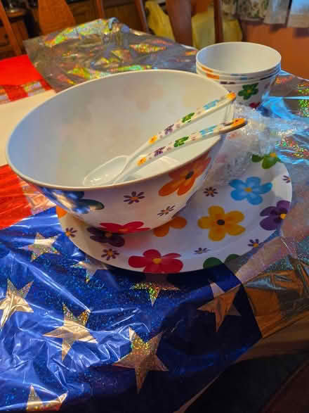 Photo of free salad bowl (Manville) #1