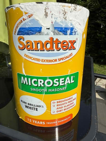 Photo of free Sandtex white masonry paint (Lingen SY7) #1