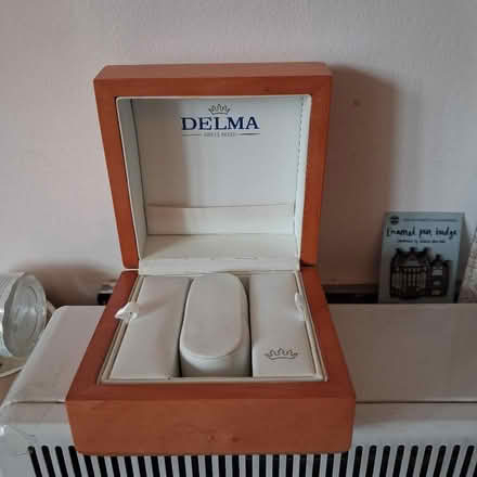Photo of free empty wooden watch box (Bellevue EH7) #2