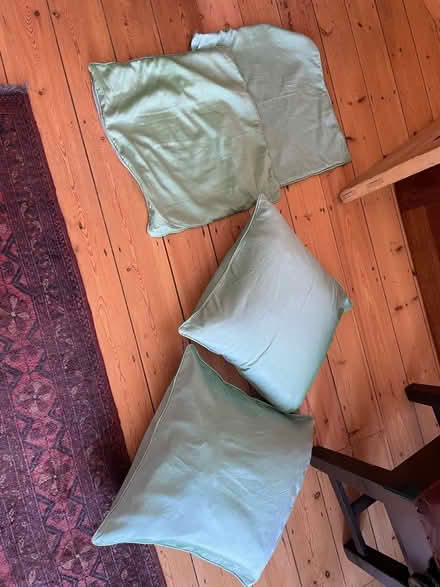 Photo of free Scatter cushions. (Summertown OX2) #1