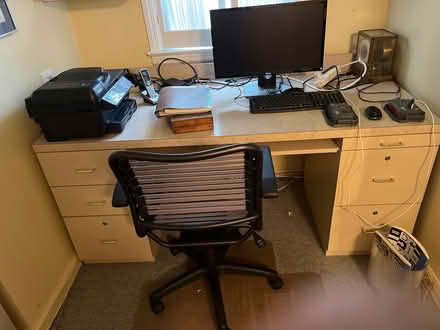 Photo of free Large office desk (Teaneck, NJ) #1