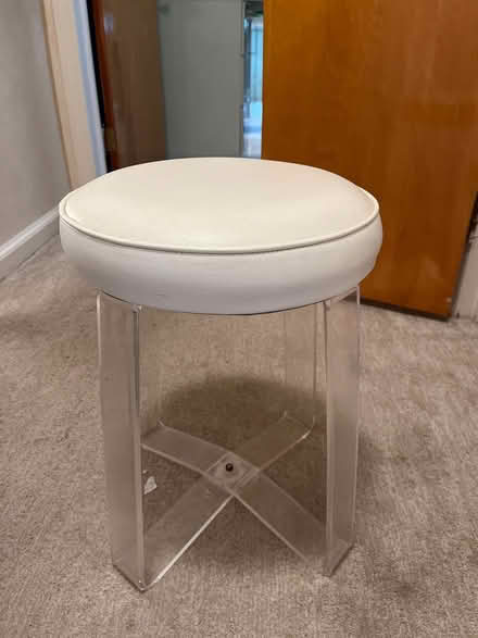 Photo of free Small stool (Teaneck, NJ) #1