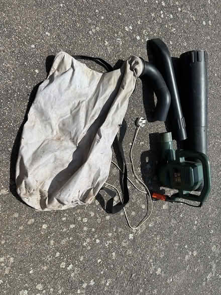 Photo of free Black & Decker leaf blower & vacuum (CT5) #3