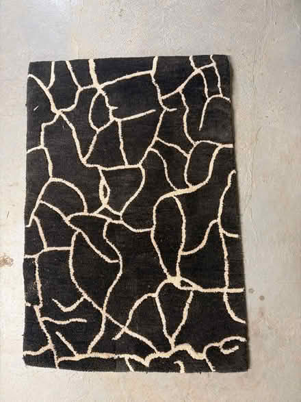 Photo of free 2x3 rug (DuPont Circle) #1