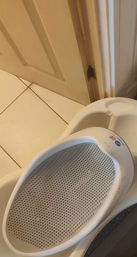 Photo of free Single mattress and baby bath tube bath 🛁 (Larkhill DY10) #1