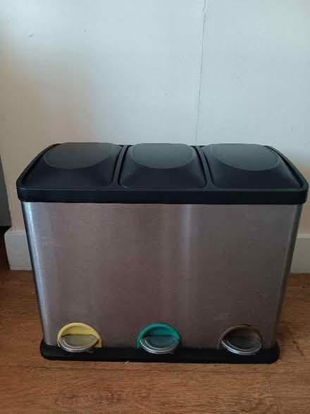 Photo of free 3 division recycling bin (Knaphill GU21) #1