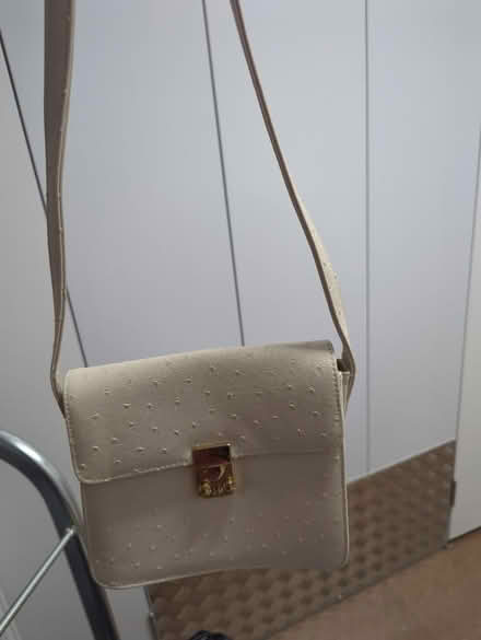 Photo of free Cream medium shoulder hand bag (RM9 5YN) #2