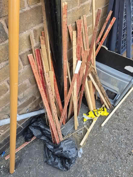 Photo of free Burgundy wool carpet (Sherwood NG5) #2