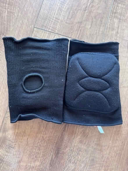 Photo of free Knee pads - size large (Risinghurst OX3) #1