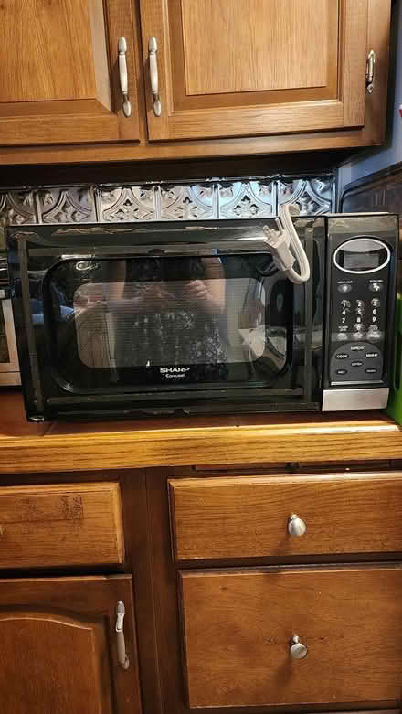 Photo of free Working microwave (Teele Square) #1
