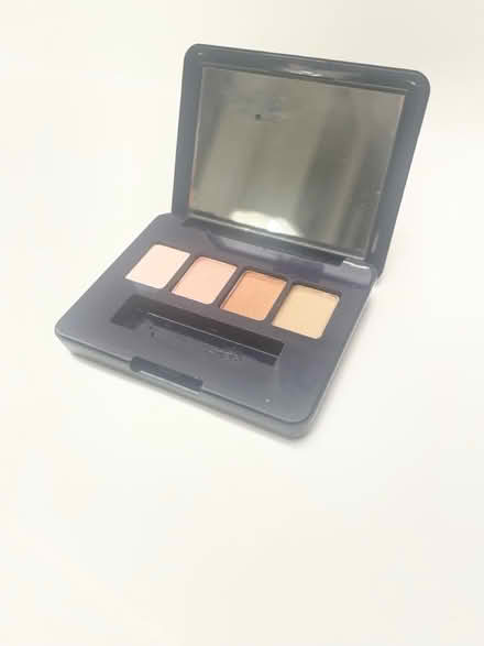 Photo of free Estée Lauder eye shadow (Bayview/highway 7) #1
