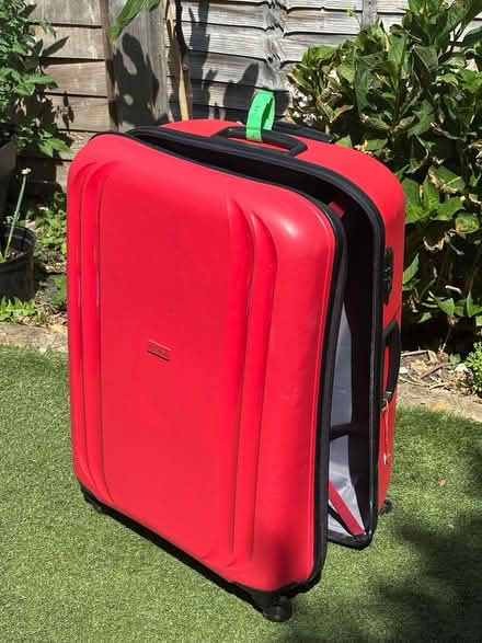Photo of free Celini suitcase (SW208BW) #1