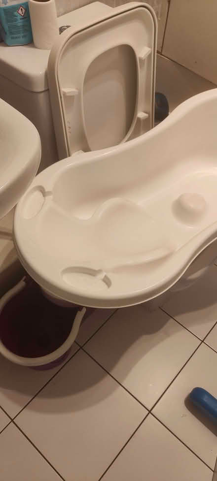 Photo of free Single mattress and baby bath tube bath 🛁 (Larkhill DY10) #2