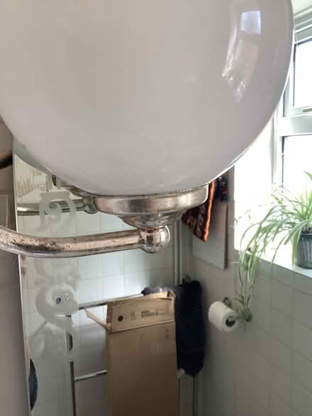 Photo of free Mirror with lights (The Dell SG4) #2