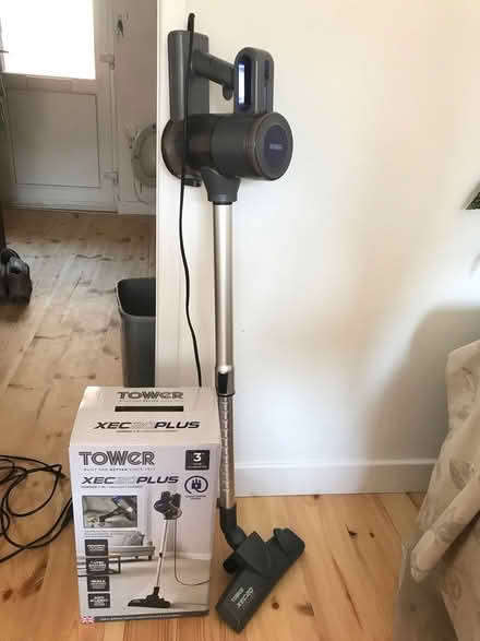 Photo of free Vacuum cleaner - compact (HR4) #1