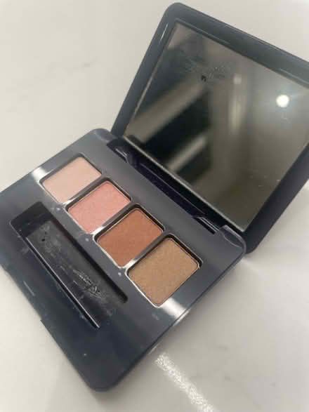 Photo of free Estée Lauder eye shadow (Bayview/highway 7) #2