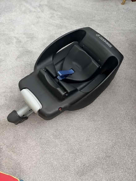 Photo of free Newborn car seat & 2 isofix bases (ME15 (nr Mote Park)) #4