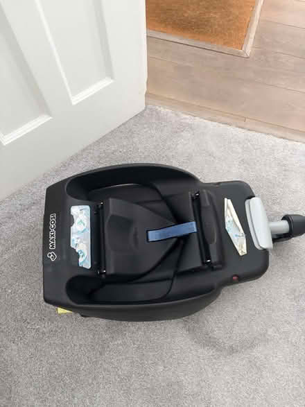 Photo of free Newborn car seat & 2 isofix bases (ME15 (nr Mote Park)) #3
