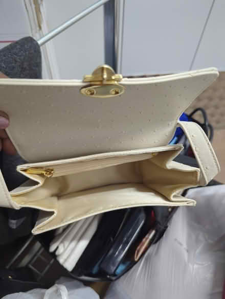 Photo of free Cream medium shoulder hand bag (RM9 5YN) #3