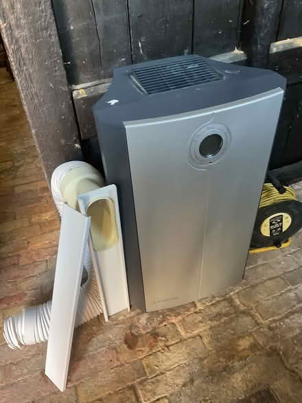 Photo of free Air conditioning unit (luton LU3) #2