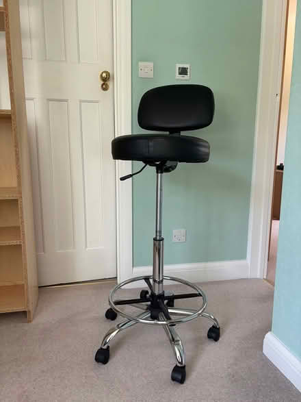 Photo of free High black swivel office chair (Coulsdon CR5) #1