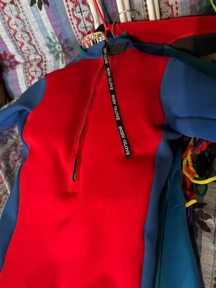 Photo of free two body gloves for kids (red hook 12571) #1