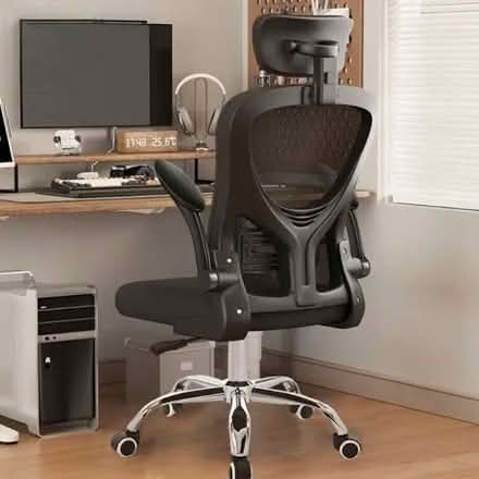 Photo of Gaming chair & table (Musselburgh EH21) #1