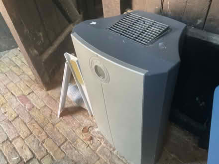 Photo of free Air conditioning unit (luton LU3) #1