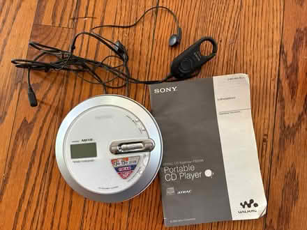 Photo of free Portable CD/MP3 player + radio (Croton-on-Hudson) #1