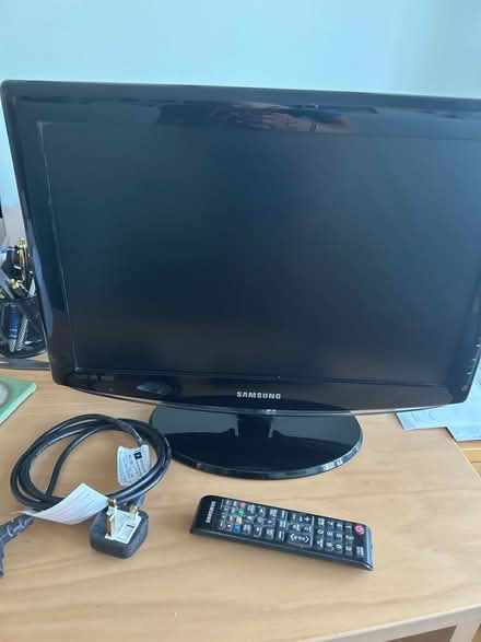 Photo of free Small tv (Windsor SL4) #1